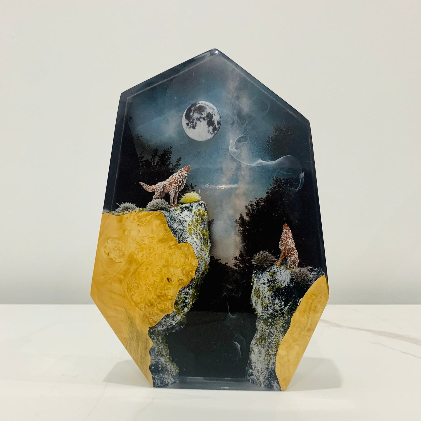 Wolves howling under the Moonlight Handmade 3D Resin Nightlight, Home Decor Desk Lamp.