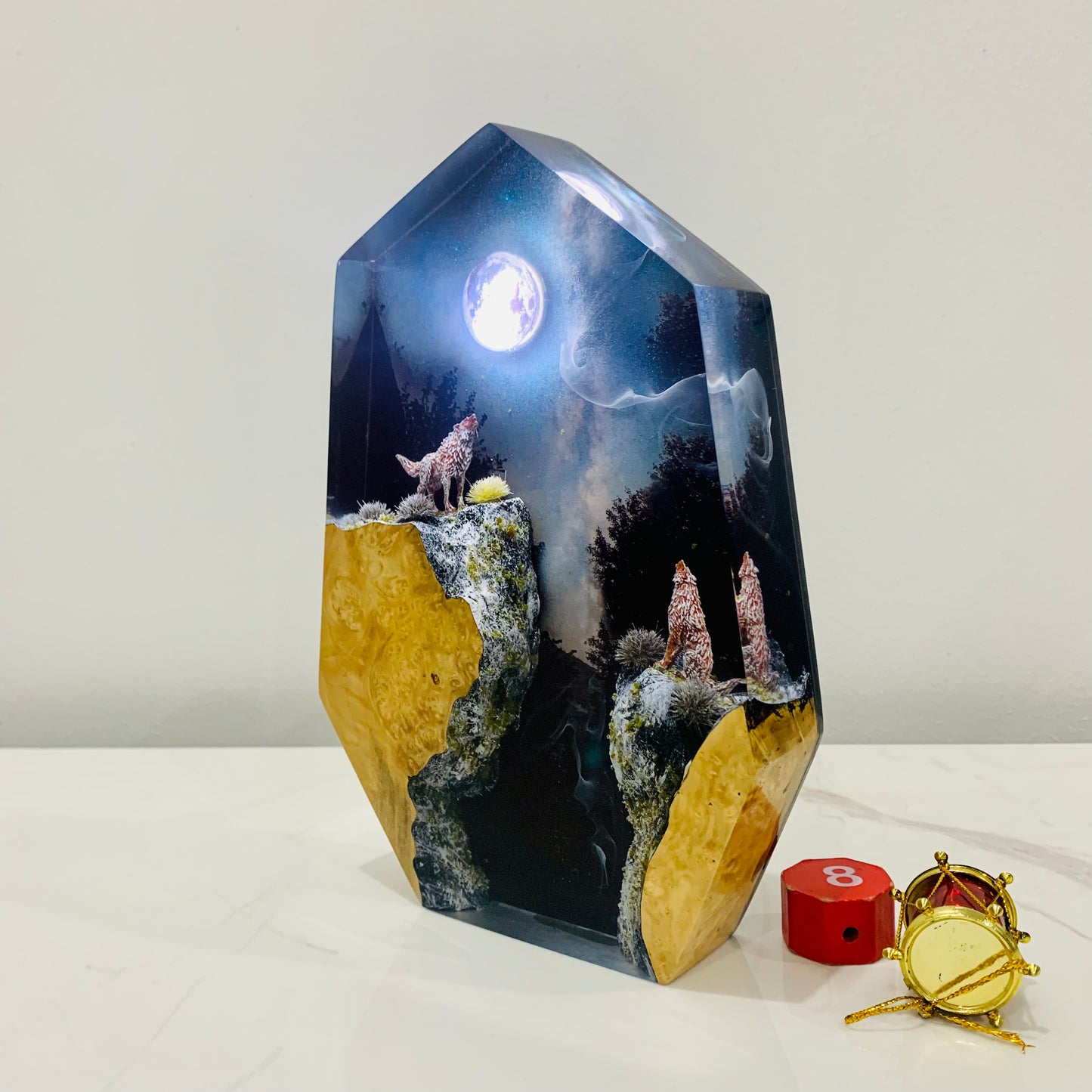 Wolves howling under the Moonlight Lamp, Handmade 3D Resin Night Light, Gift for Kids, Legend Wolf fairy tale Lamp, Home Decor Desk Lamp.