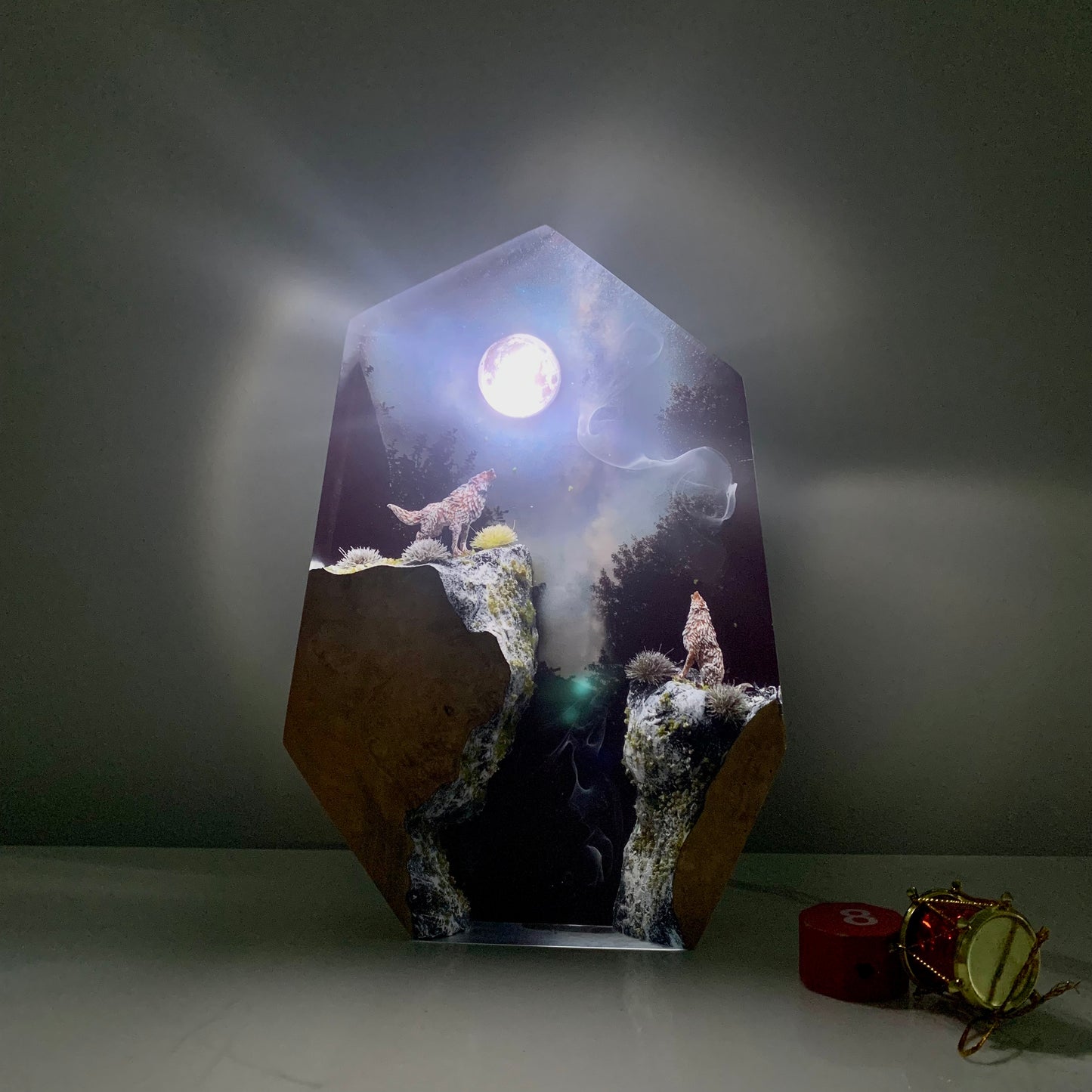 Wolves howling under the Moonlight Handmade 3D Resin Nightlight, Home Decor Desk Lamp.