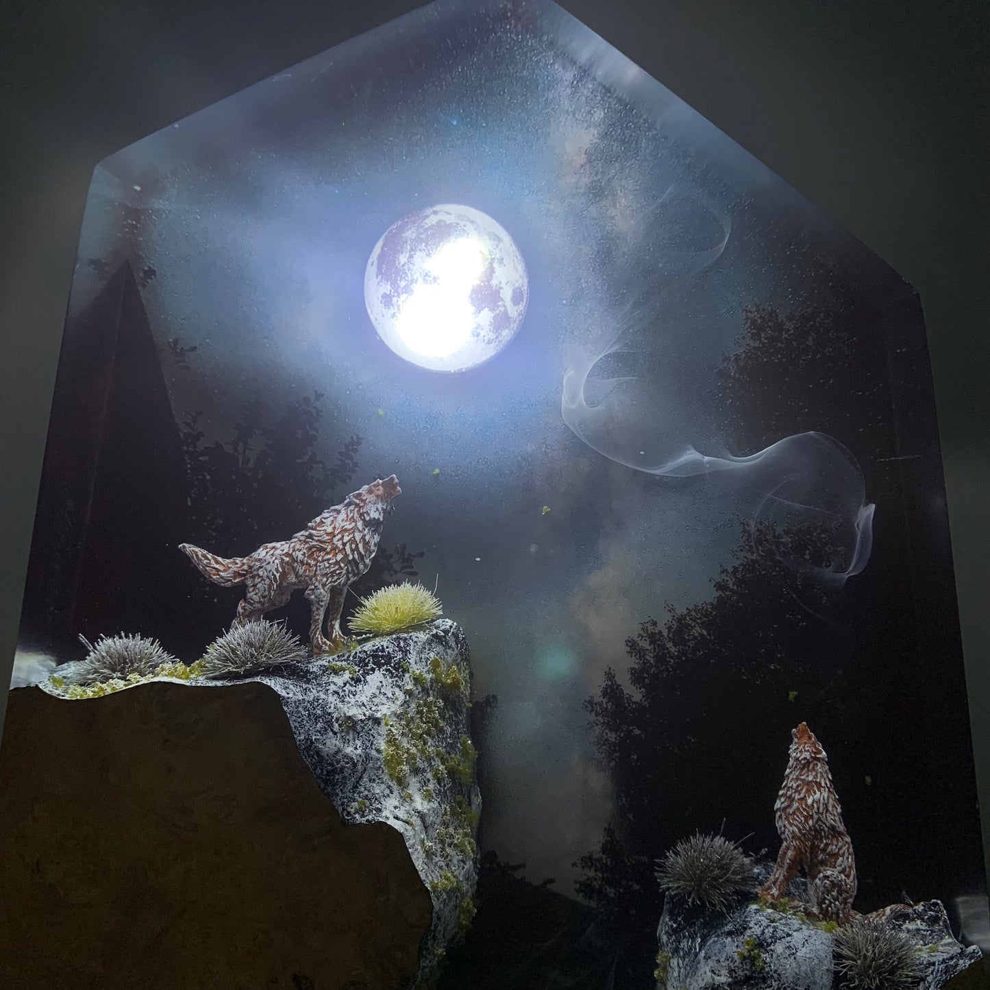 Wolves howling under the Moonlight Handmade 3D Resin Nightlight, Home Decor Desk Lamp.