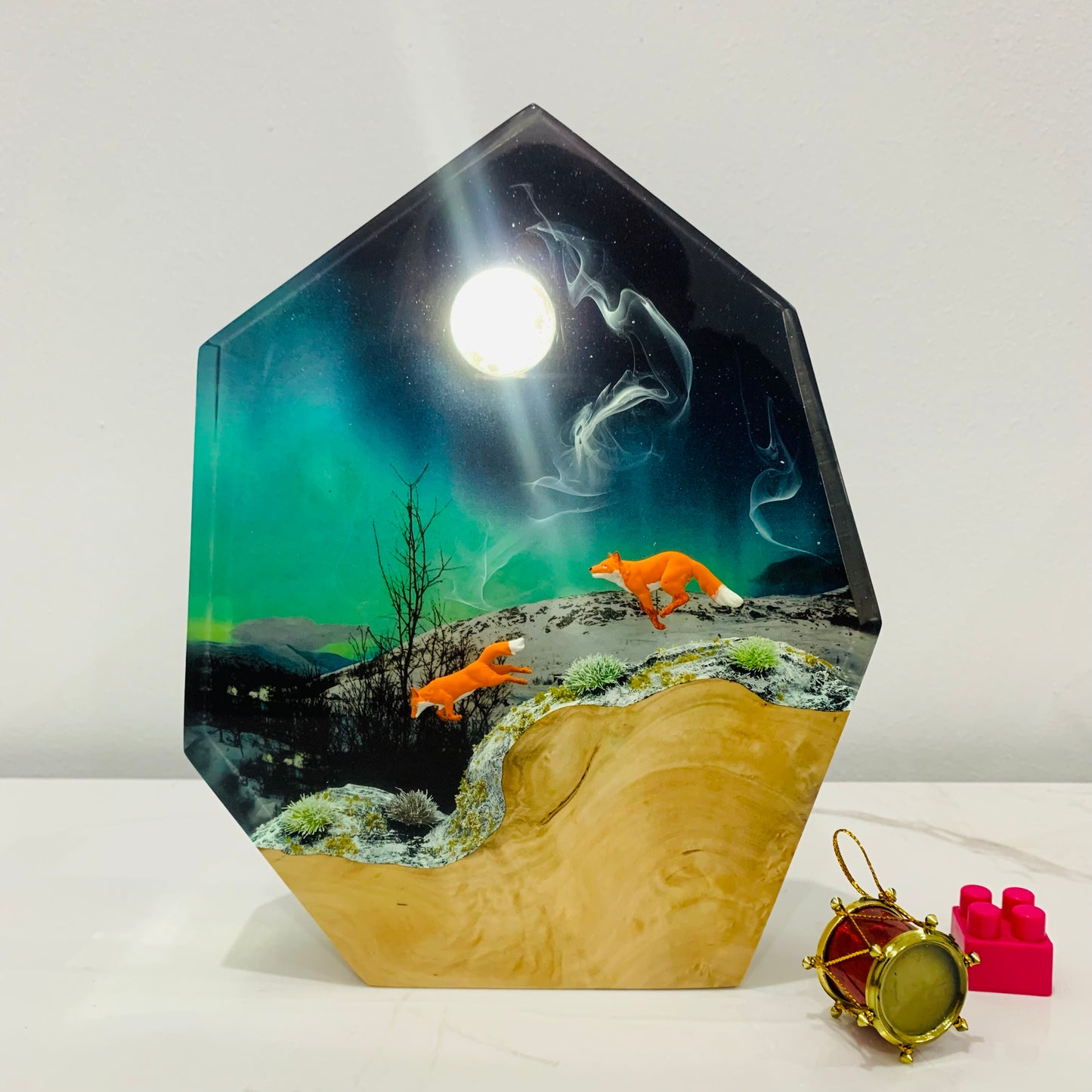 Handmade 3D Resin Night Light, Legendary Foxes running under the moon, Home Decor Desk Table Lamp